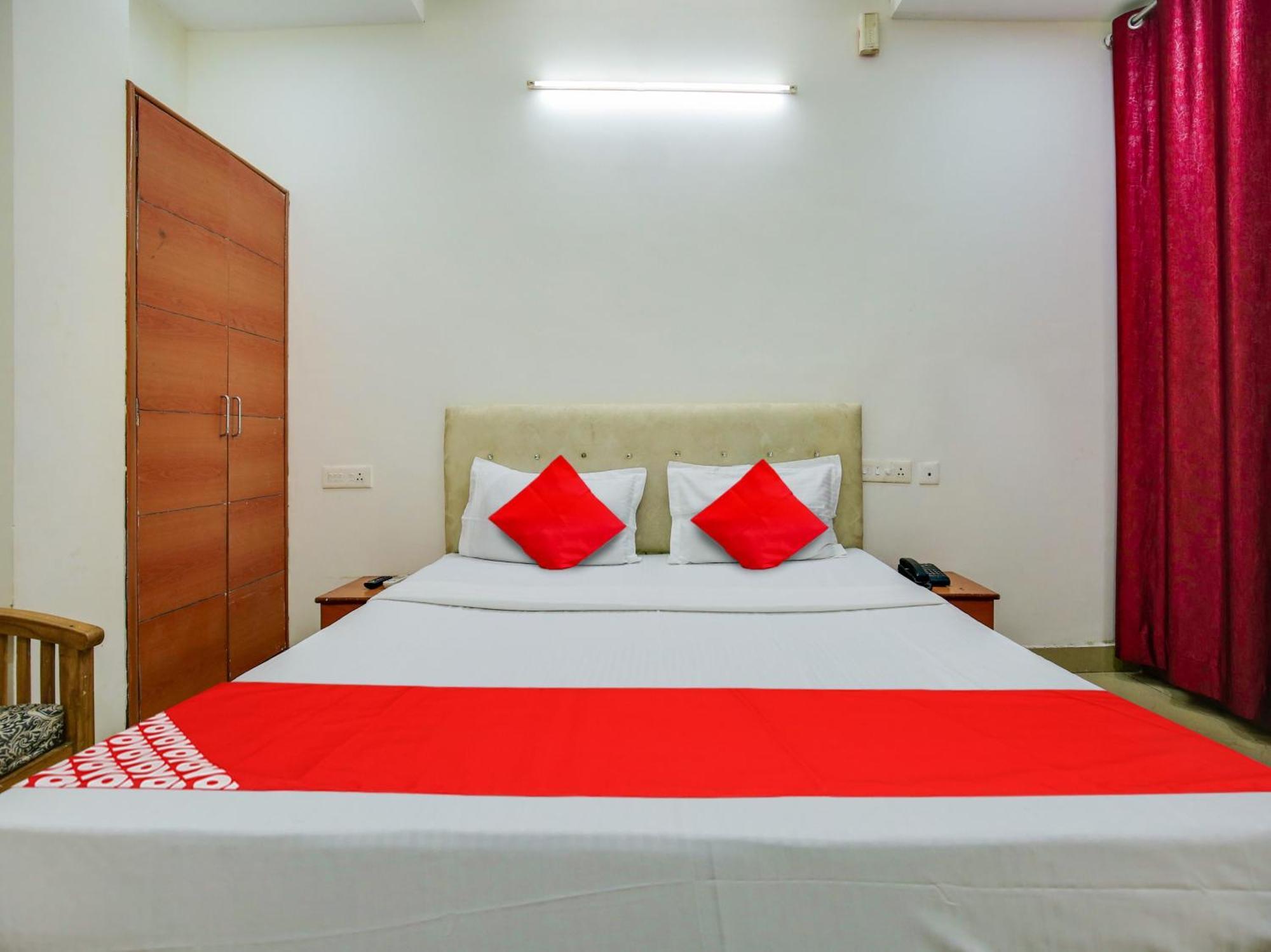 Hotel O Platinum Inn Nayagaon ภายนอก รูปภาพ